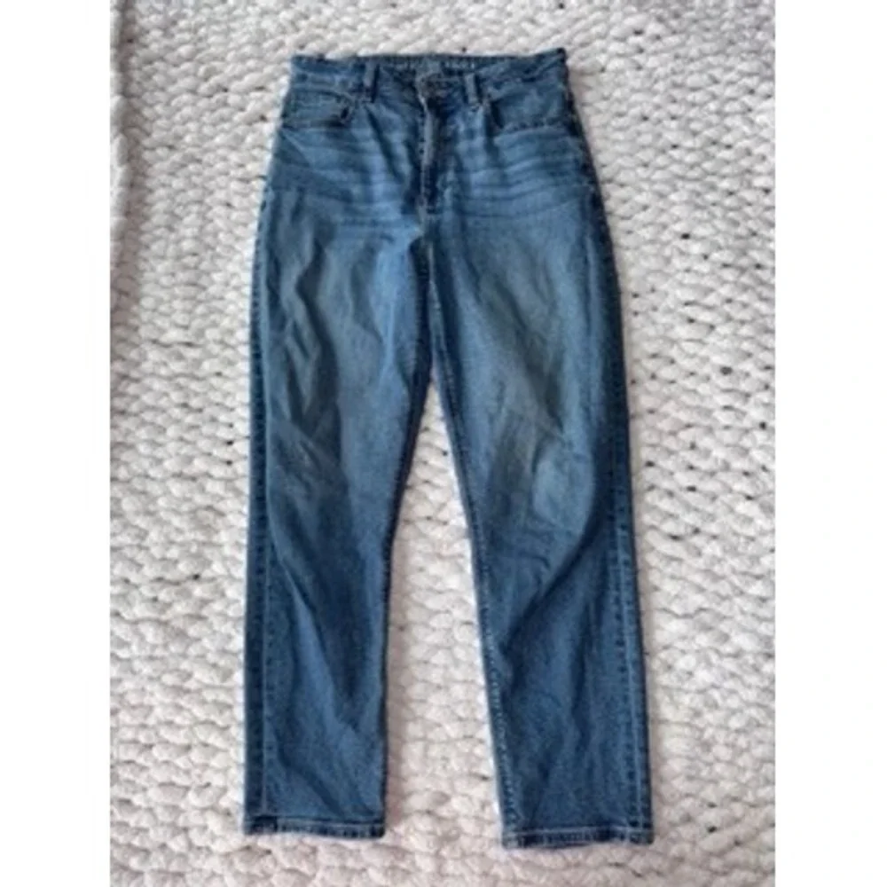 American Eagle Outfitters High Waisted Mom Jeans Medium Wash Size 8